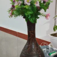 گلدان با گل مصنوعی