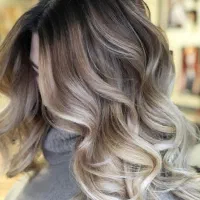 سالن تخصصی رنگ و لایت