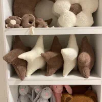 عروسک و کوسن