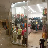مغازه پوشاک بچه گانه با تمام وسایل واگذاری