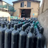 شارژ انواع گازهای تخصصی و صنعتی   CO2 ۶۰۰/۰۰۰