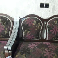 مبل ۴ نفره مخمل دسته چوبی مخصوص مغازه یا آرایشگاه