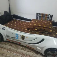 تخت ومیز تحریر