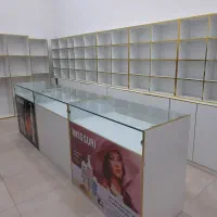دکور و ویترین مغازه