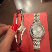 ساعت به صورت ست و تک