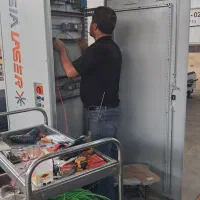برقکار صنعتی بازسازی تابلو برق رفع اشکال و خرابی