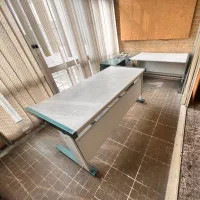 میز کار و مناسب برای کامپیوتر