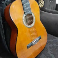 گیتار یاماها C80