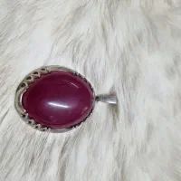 تو گردنی یاقوت سرخ