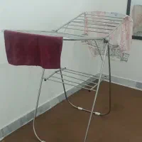 رخت آویز استیل، سالم بدون هیچ ساییدگی یا خط خوردی