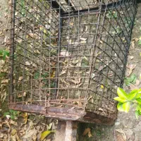 سطل اشغال فلزی جلو دری