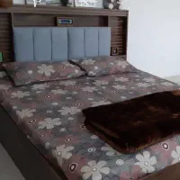 تخت دو نفره نو همراه با آینه۴کشو، صندلی و تشک|تخت و سرویس خواب|بروجرد, |دیوار