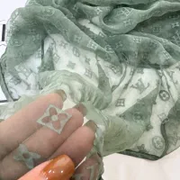 همکاری در شال روسری