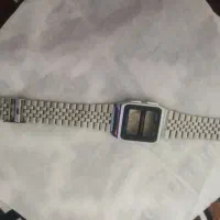 یک عدد ساعت نوری