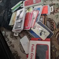 تعداد زیادی قاب گوشی