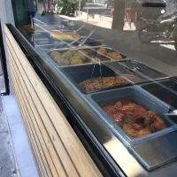 کارمند خانم غذای خانگی