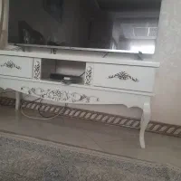 میز تلوزیون شرکتی بسیار تمیز درحد نو