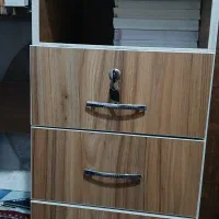 میز تحریر و کامپیوتر