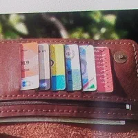 مدارک در کیف قهوه ای گمشده به اسم رست