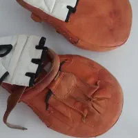 میت و دستکش