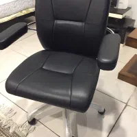 صندلی اداری در حد نو یک ماه استفاده شده
