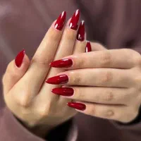 خدمات تخصصی کاشت ناخن