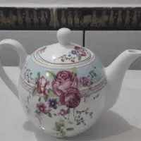 قوری چینی بزرگ(کاملا نو وکارتون گرفته)