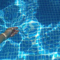آموزش شنا و آب درمانی و با مدرک بین المللی