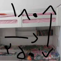 تخت دوطبقه جوان و نوجوان