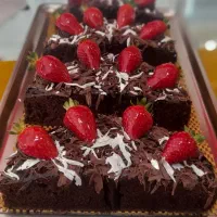 ب دو نیرو خانم یا آقا جهت کار در قنادی