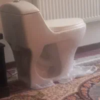 یک عدد توالت فرنگی