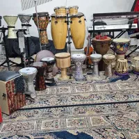 تعدادی ساز کوبه ای جیمبی داربوکا ضرب ه تیمپو