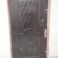 درب نو با قفل و دستگیره