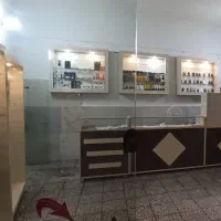 دکور و ویترین و پیشخوان مغازه