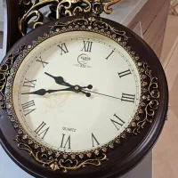 ساعت دیواری دو طرفه