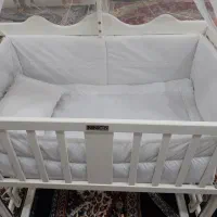 تخت نوزاد کنار مادر تمام چوب و شیک|تخت و صندلی بچه|یزد, |دیوار