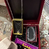 ست بدلیجات شیک رنگ ثابت با جعبه کادویی و شکلات