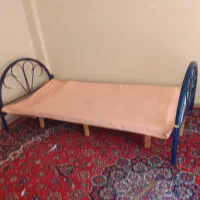 تخت فلزی محکم تک‌نفره|تخت و سرویس خواب|قم, شهرک مهدیه|دیوار