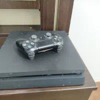 یک عدد دستگاه ps4 slim 1tb همراه بازی