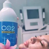 فیشال پوستی هم آقایان هم بانوان در کلینیک مه رو