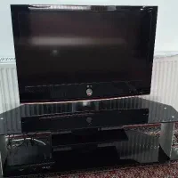 تلویزیون ومیز تلویزیون