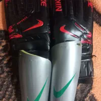 دستکش دروازه بانی و ساق بند