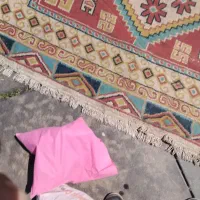 گلیم فرش بسیار  زیبا ۶متری زدگی کوچک داره سوختگی