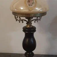 چراغ خواب وآباژور رومیزی چوبی با حباب گلدار