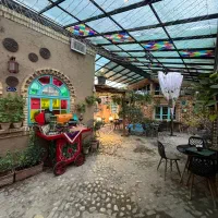 نیروی خانوم کاردرکافی شاپ