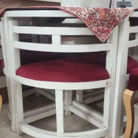 میز و صندلی همراه با شیشه دودی و رومیزی ترمه