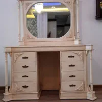 تخت دونفره بهمراه دوعددپاتختی و میزآرایش نئوکلاسیک