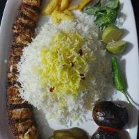 آشپز و کمک آشپز و ظرفشور آقا جوان