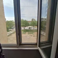 توری های پشت پنجره