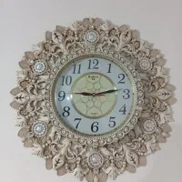 ساعت دیواری و بوفه